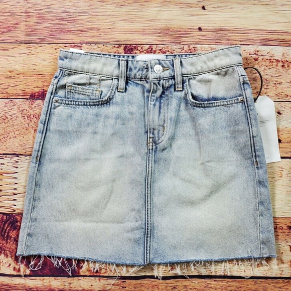 CC - Current Elliott Mini Denim Jean Women 24 Light Wash Blue Raw Hem Frayed NWT - Picture 1 of 8